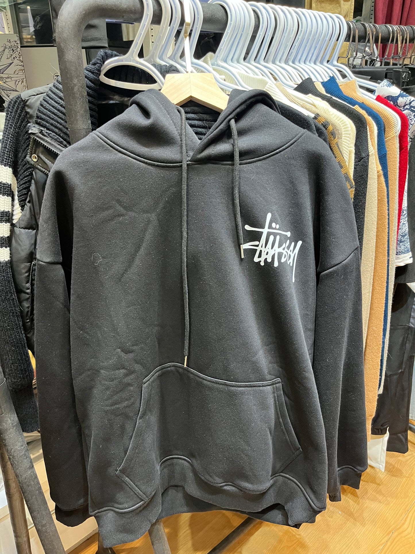 Unisex Hoodie – Minimalist Streetwear